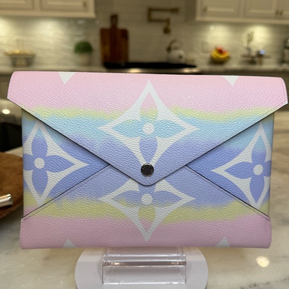 Louis Vuitton Handbags - New Louis Vuitton Escale Kirigami